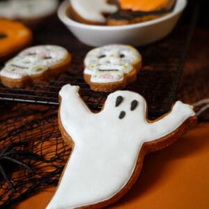 Grand biscuit fantôme